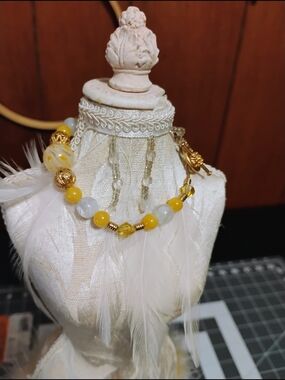 Elegant White and Yellow Beaded Bracelet - Gold Accents